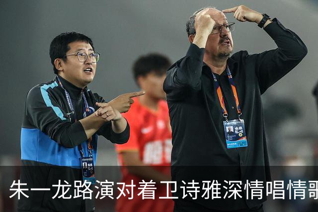 朱一龙路演对着卫诗雅深情唱情歌！卫诗雅笑称“我老公在现场”，朱一龙当场吓出表情包